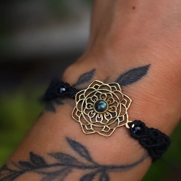 Macrame Bracelet with Labradorite brass flower and tourmaline 