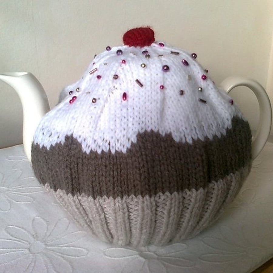 Cupcake Tea Cosy / Cozy - Fits large 8-10 cup pot