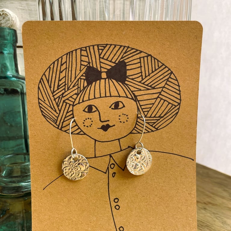 Round floral fine silver earrings - on handrawn gift card