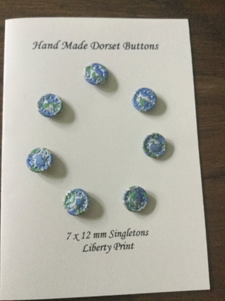 Set of 7, 12 mm, Traditional Dorset Singleton Buttons, S10