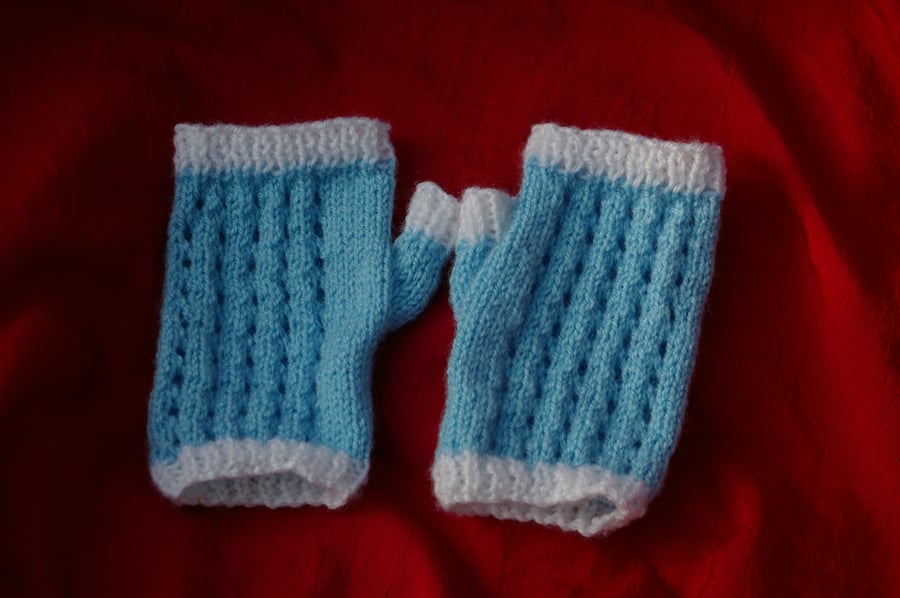 Fingerless Mittens - knitting Pattern 2