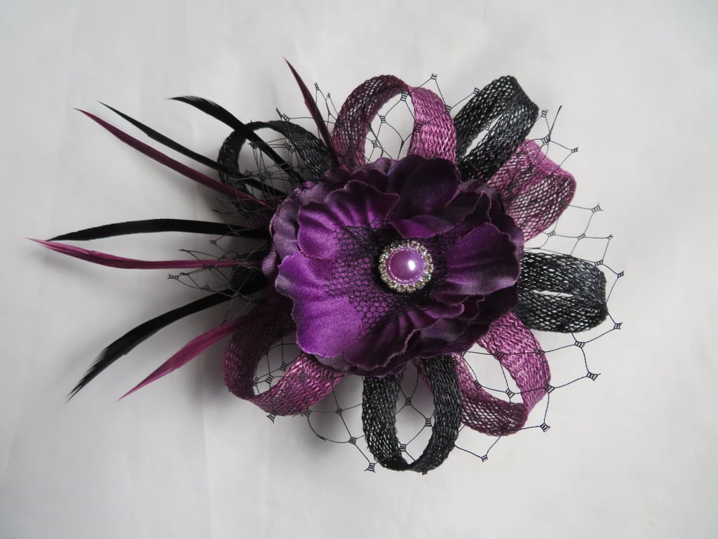 Small Amethyst Purple Aubergine Grape and Black Sinamay Loop & Feather Comb