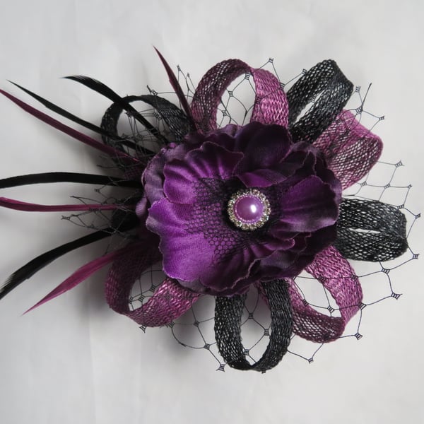Small Amethyst Purple Aubergine Grape and Black Sinamay Loop & Feather Comb