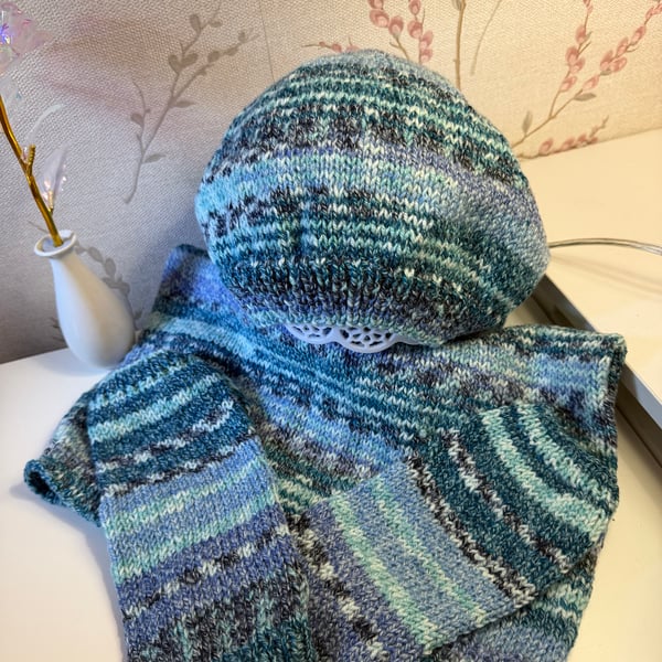 Ladies Beret, snood and wrist warmers.