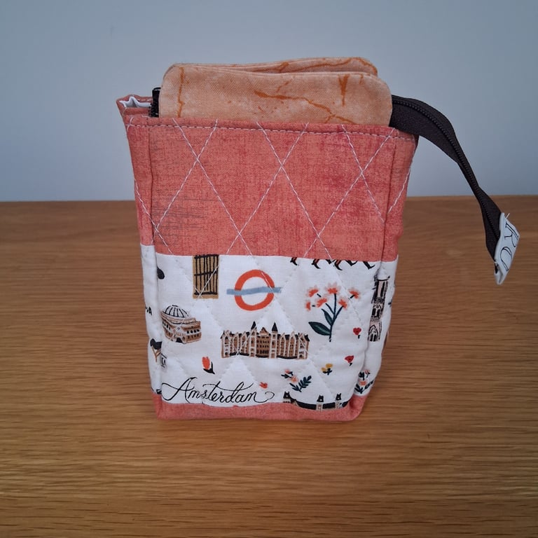 Quilted cotton zipped carton pouch: cities print