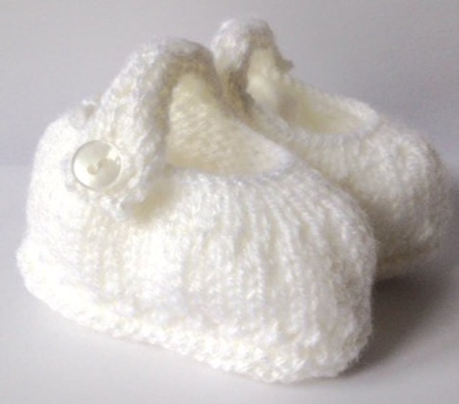 0-3 baby booties, pram shoes, crib shoes, hand knitted