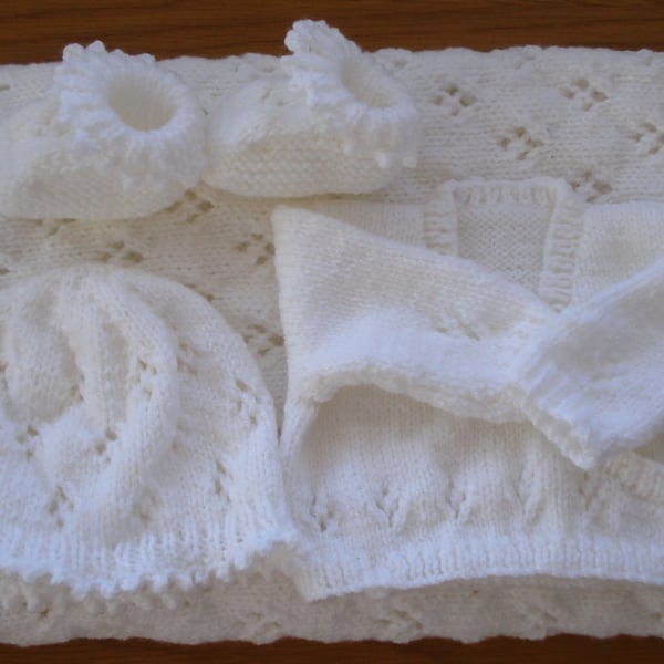 Set Of Baby Blanket, Hat, Cardigan And Bootees 0 to 3 Months (J193)