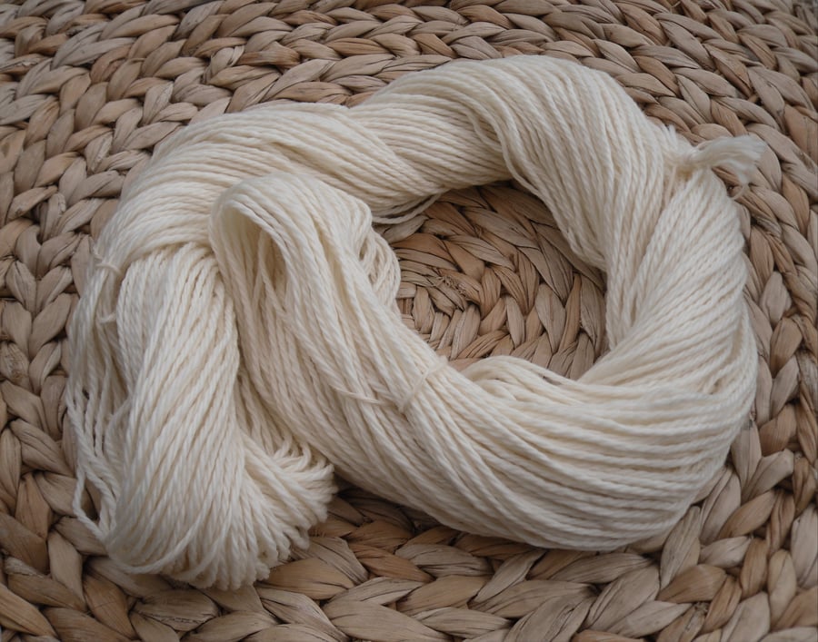Sustainable merino wool yarn double knit 100 grams