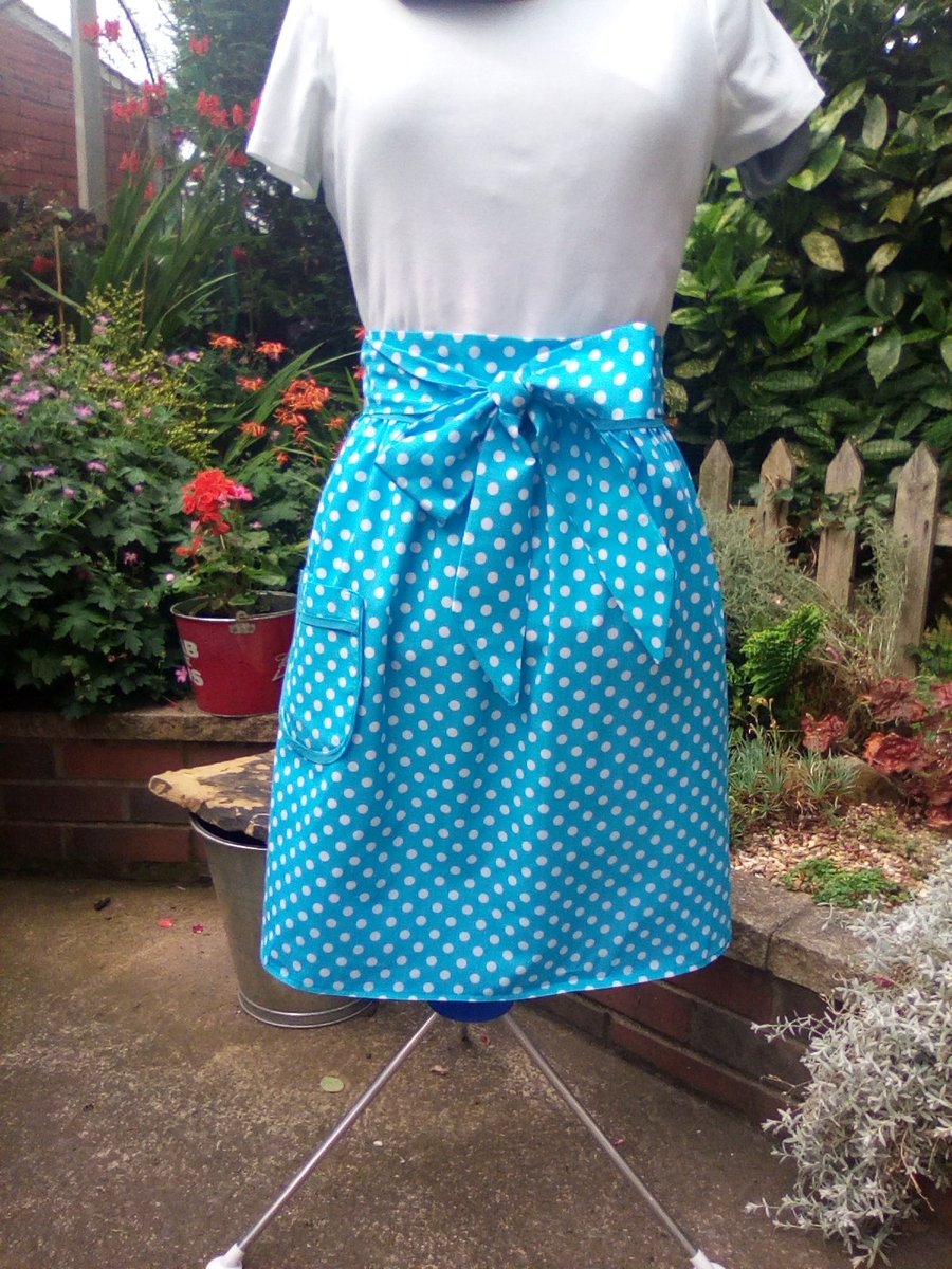 Half Apron Traditional Afternoon Tea Blue and White Spot