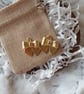 Gold bow dangle earrings. - Image 7
