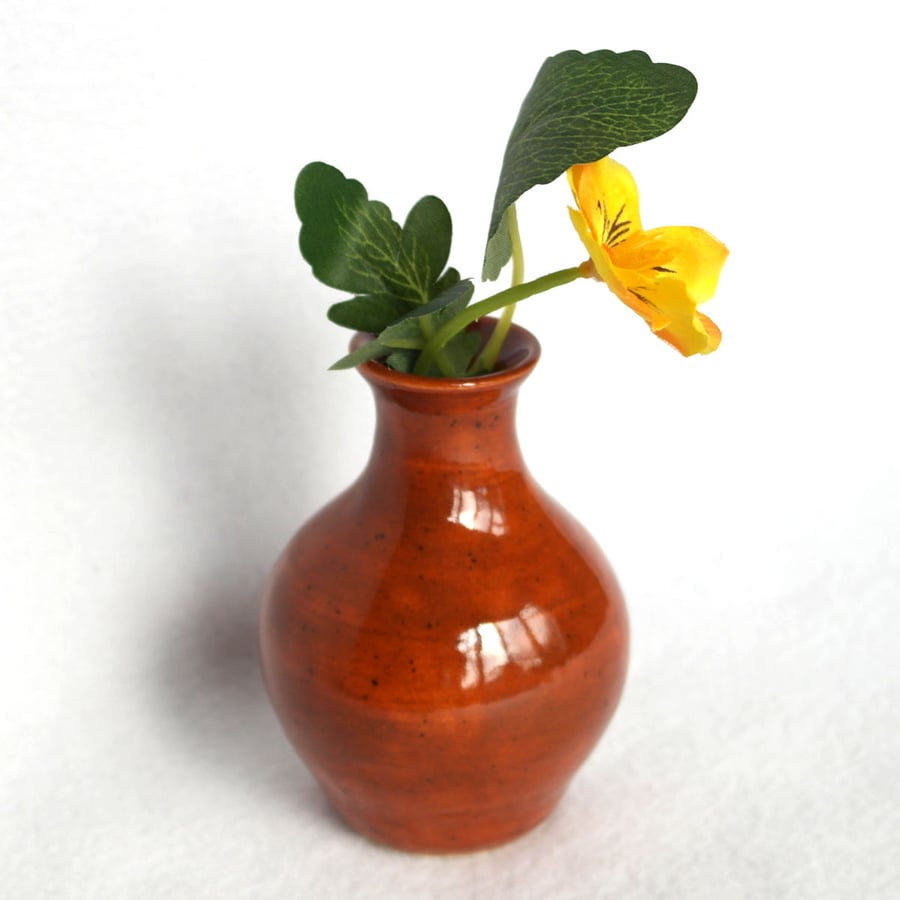 18-347 Stoneware pottery hand thrown bud vase small (Free UK postage)