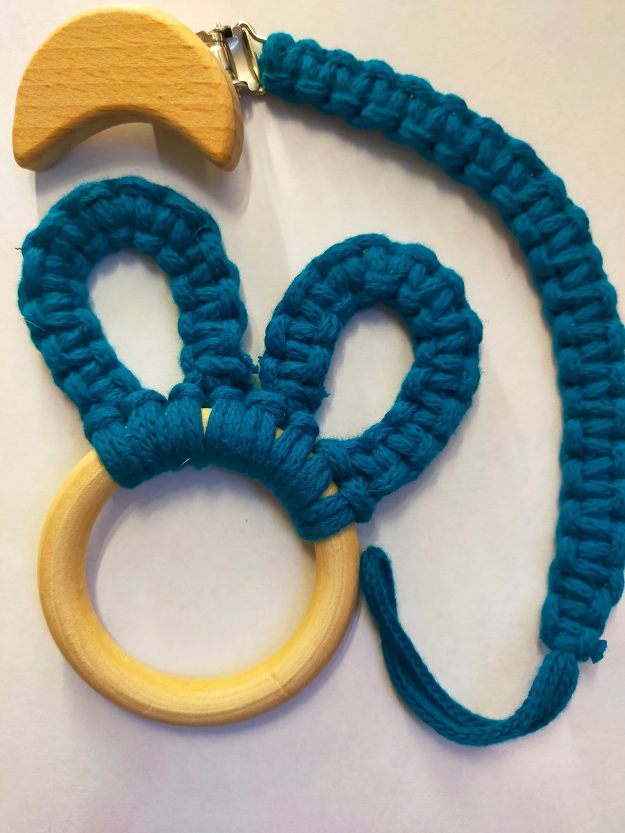 Macrame teething ring and dummy clip