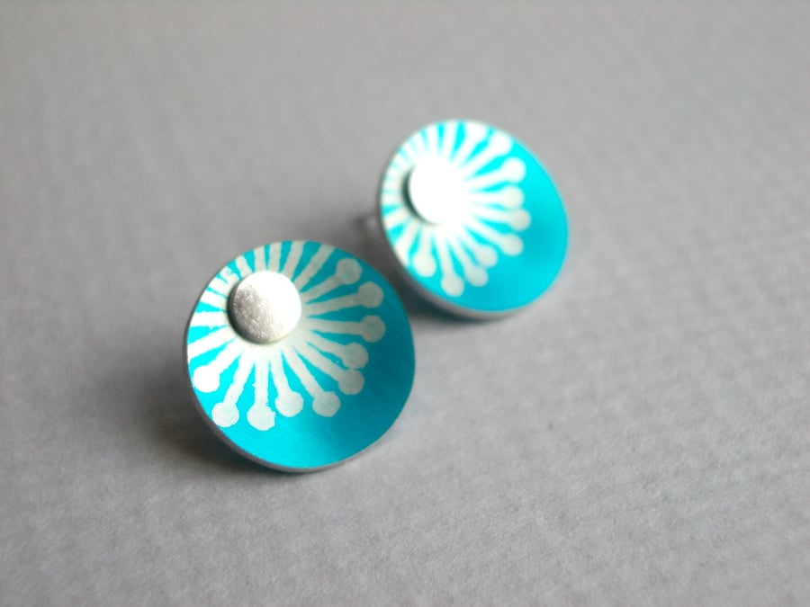Starburst blue disc studs
