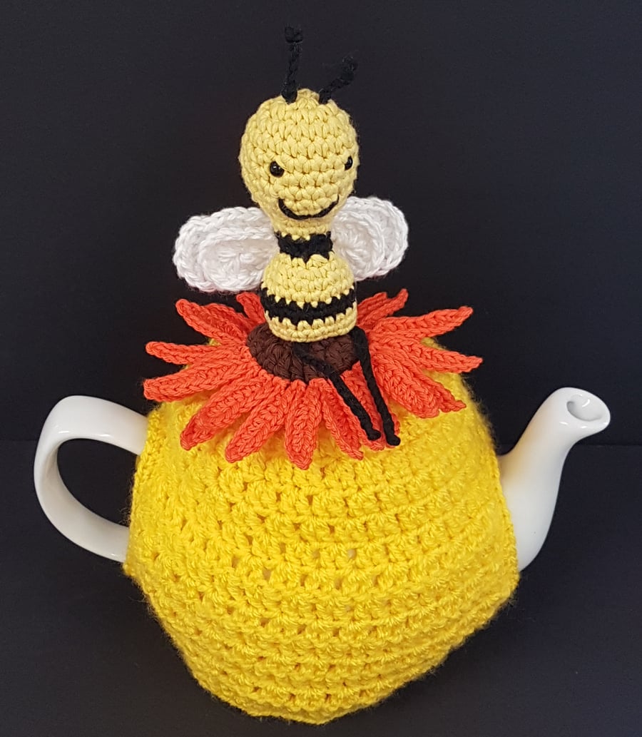 Yellow crochet bumblebee sunflower tea cosy