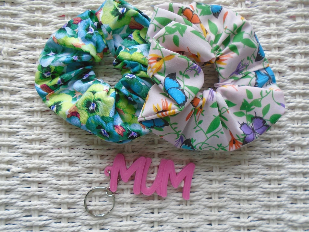 Pack of 2 Scrunchies and Mum Keyring Gift Idea