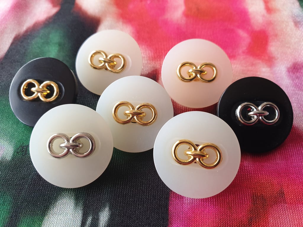 7 8" 22.4mm 36L Black Designer Buttons