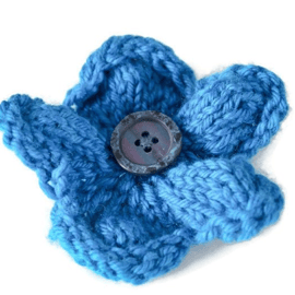 Hand knitted flower brooch pin - Teal