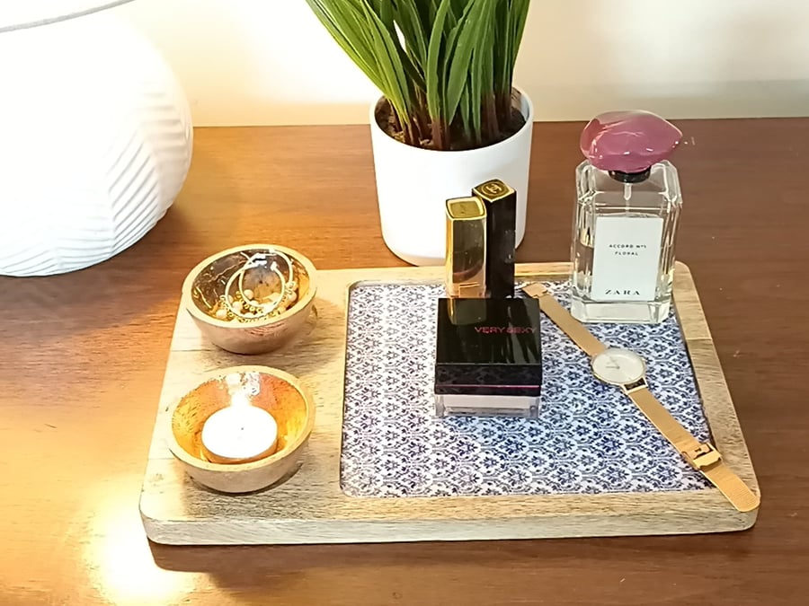Mano wood and enamel tray