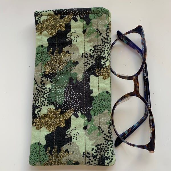 Camouflage Print Quilted Fabric Glasses Case