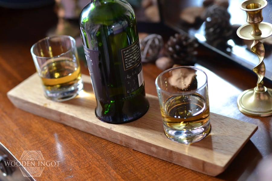 2-hole Oak whisky tasting board for 65mm & bottle holder - 2 glasses choice