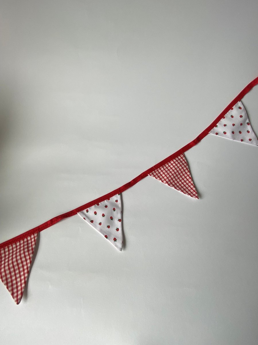 Strawberry Gingham Summer Mini Bunting