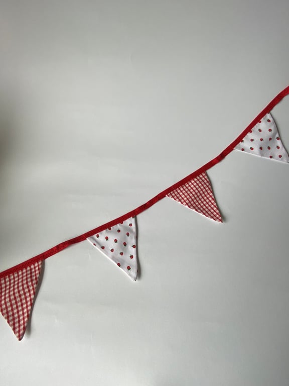 Strawberry Gingham Summer Mini Bunting