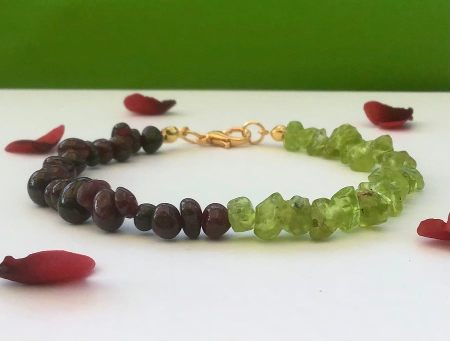 'Darkness and Light' garnet and peridot tumblechip bracelet