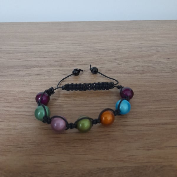 BLACK AND MULTI COLOURED MACRAME BRACELET.