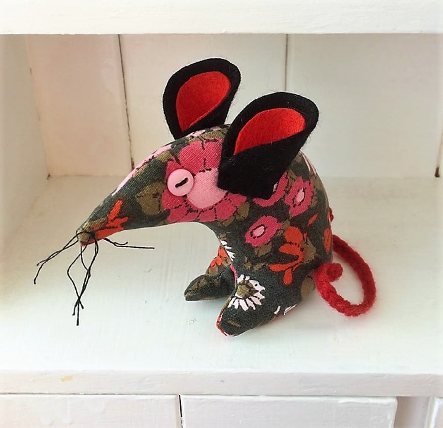 William a Retro Mouse in Pat Albeck Black and Pink Daisychain VIntage Fabric
