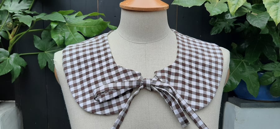 Gingham women's collar