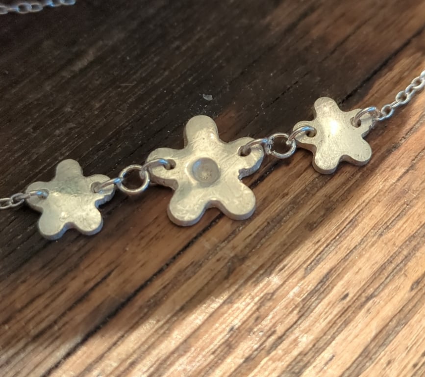 Silver flower pendants with necklace