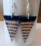 Geometric triangle wood earrings - Image 3