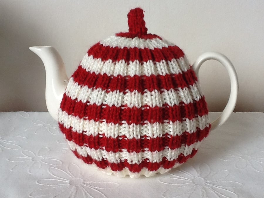 Red and Cream Tea Cosy fits a 4 cup pot with tab top