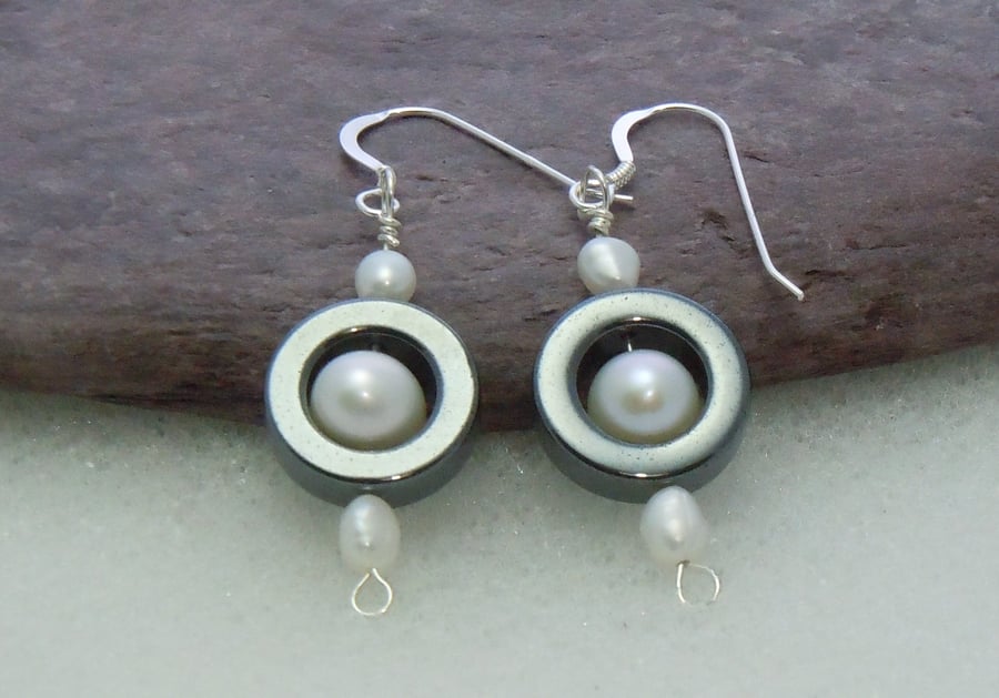 Sterling silver Hematite & Freshwater pearl earrings