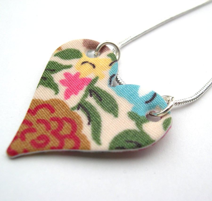 Hardened Fabric Chinese Flower Print Necklace in Cream