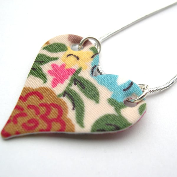 Hardened Fabric Chinese Flower Print Necklace in Cream