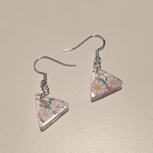 Triangle daisy flower resin earrings