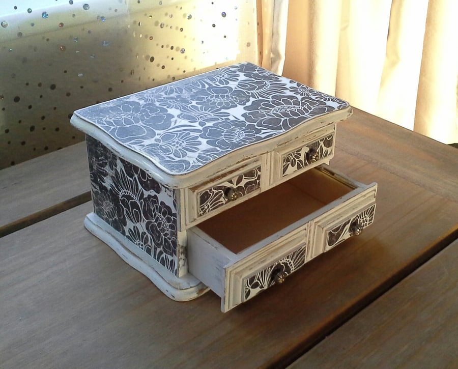 Vintage style Jewellery Box