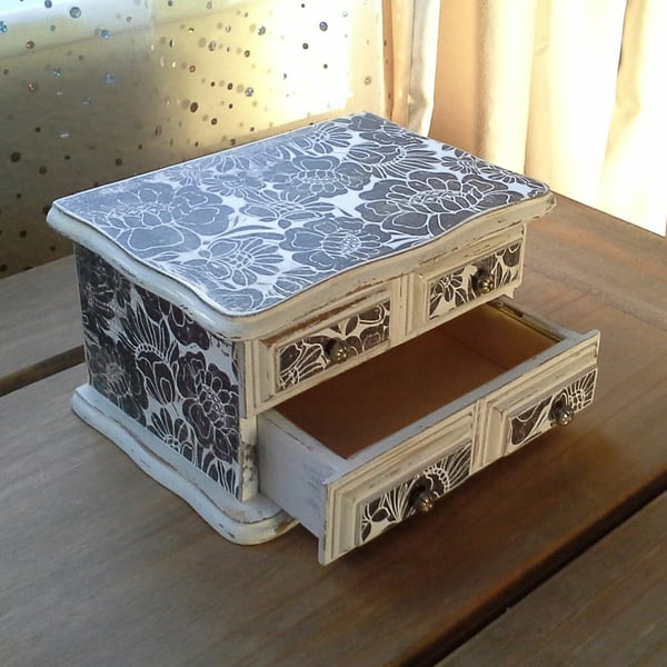 Vintage style Jewellery Box