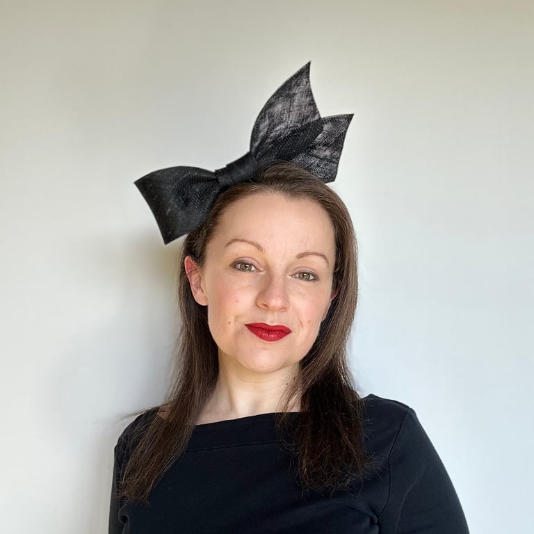 Black Fascinator Headband – Handmade Sinamay Headpiece for Races, Weddings