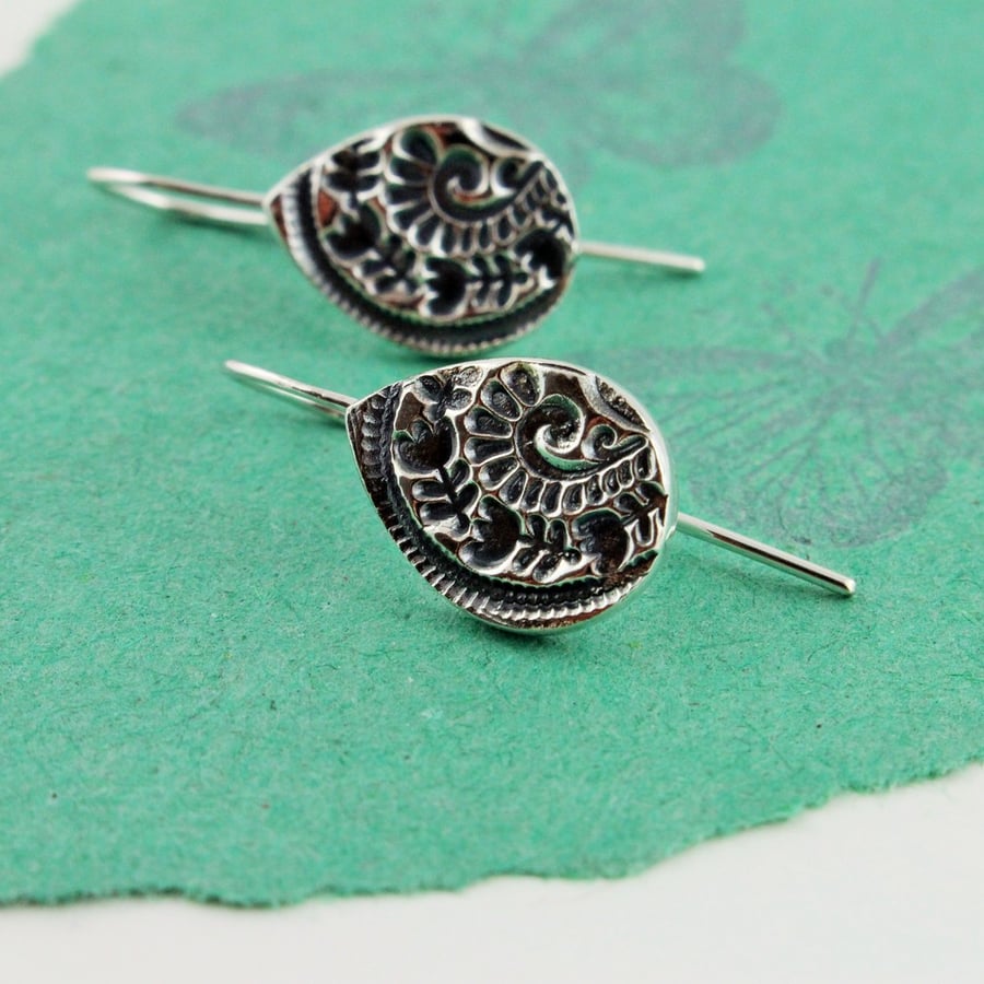 Silver tulip print earrings