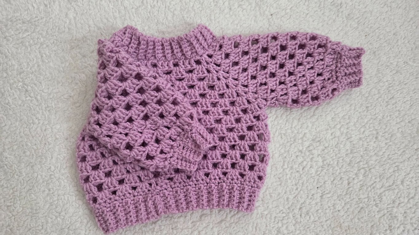 Crocheted baby jumper - dusty pink 