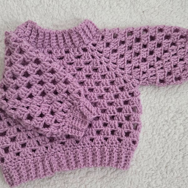 Crocheted baby jumper - dusty pink 