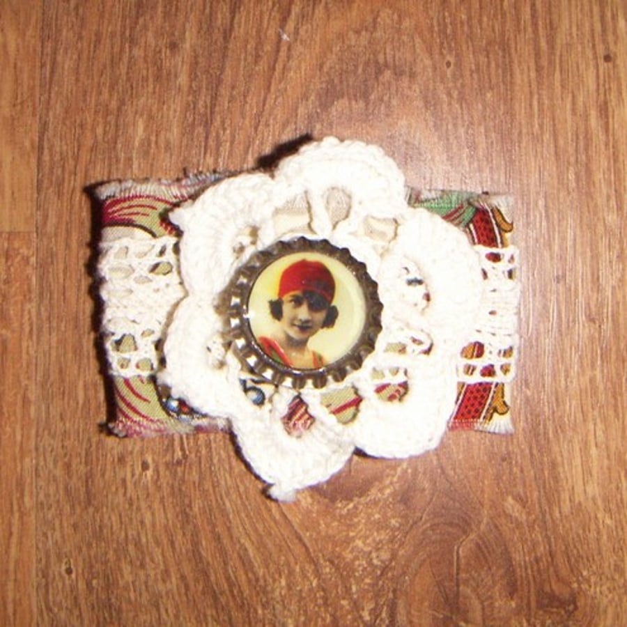 Vintage cotton and lace wristlet - 20's swimmer image