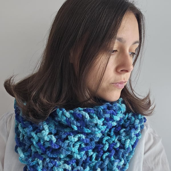 Women's Stretchy Two-Toned Blue Chunky Hand-Knitted Infinity Scarf