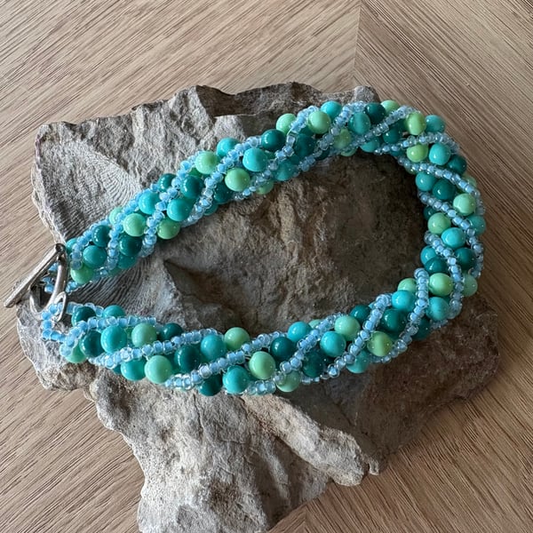 Blue and green beaded bracekwt