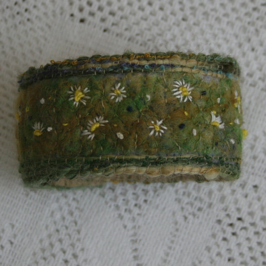 Daisies - Embroidered Cuff