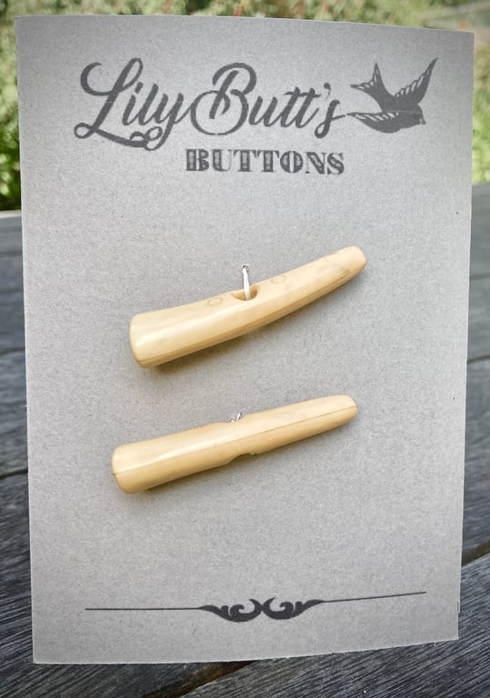 2 Vintage Toggles 56mm