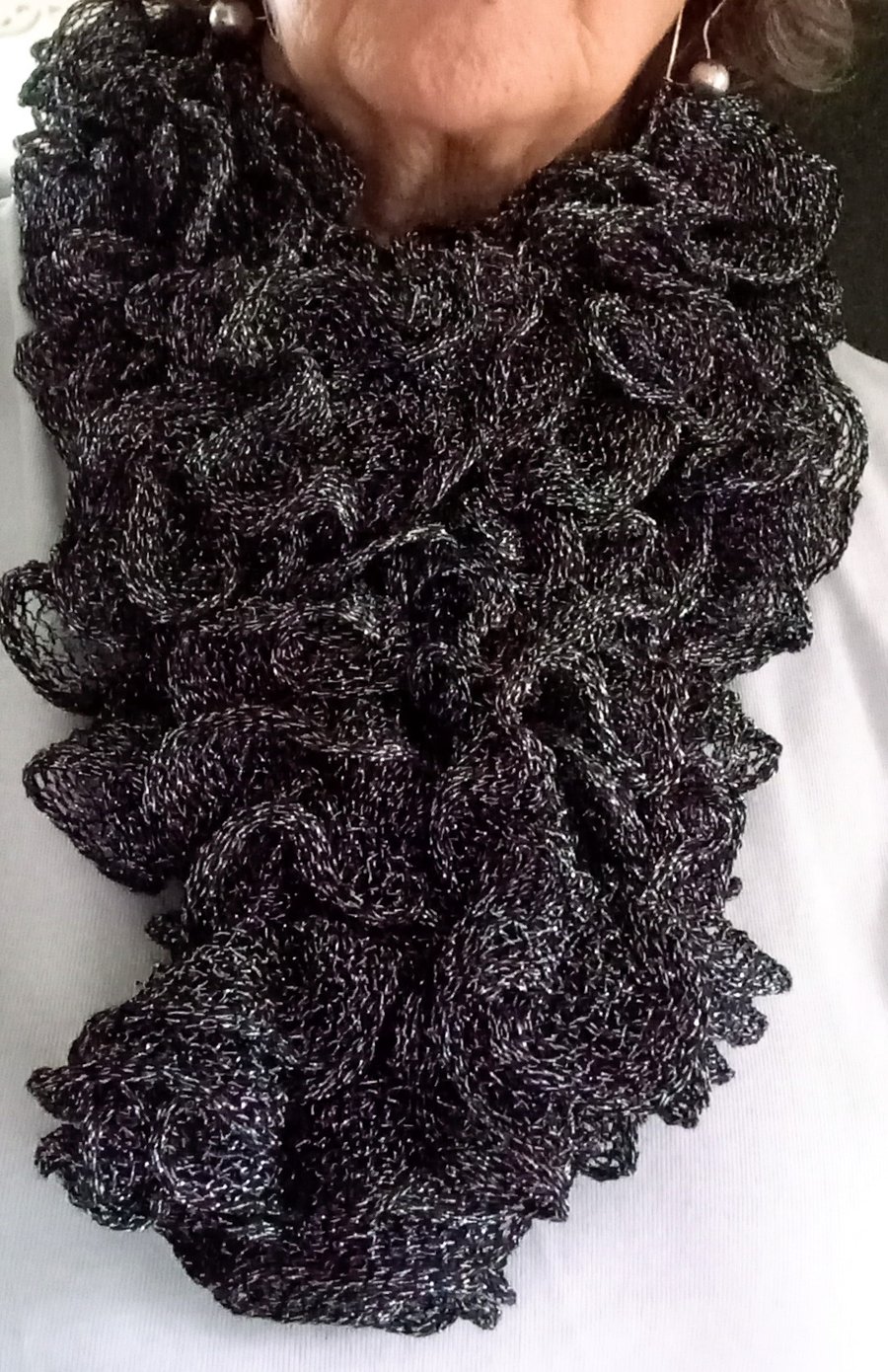 Black frilly scarf with glitter