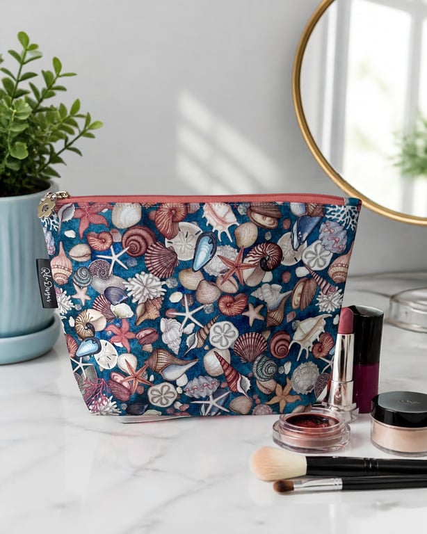 Make up bag sea shells and starfish 